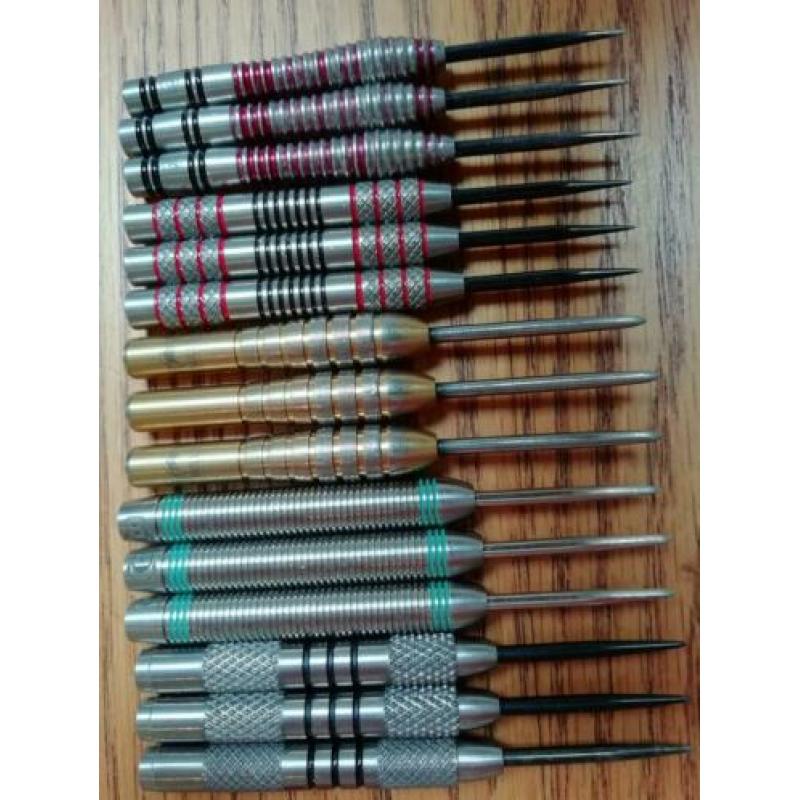 10 setjes darts o.a. Whitlock, Priestley en Retina