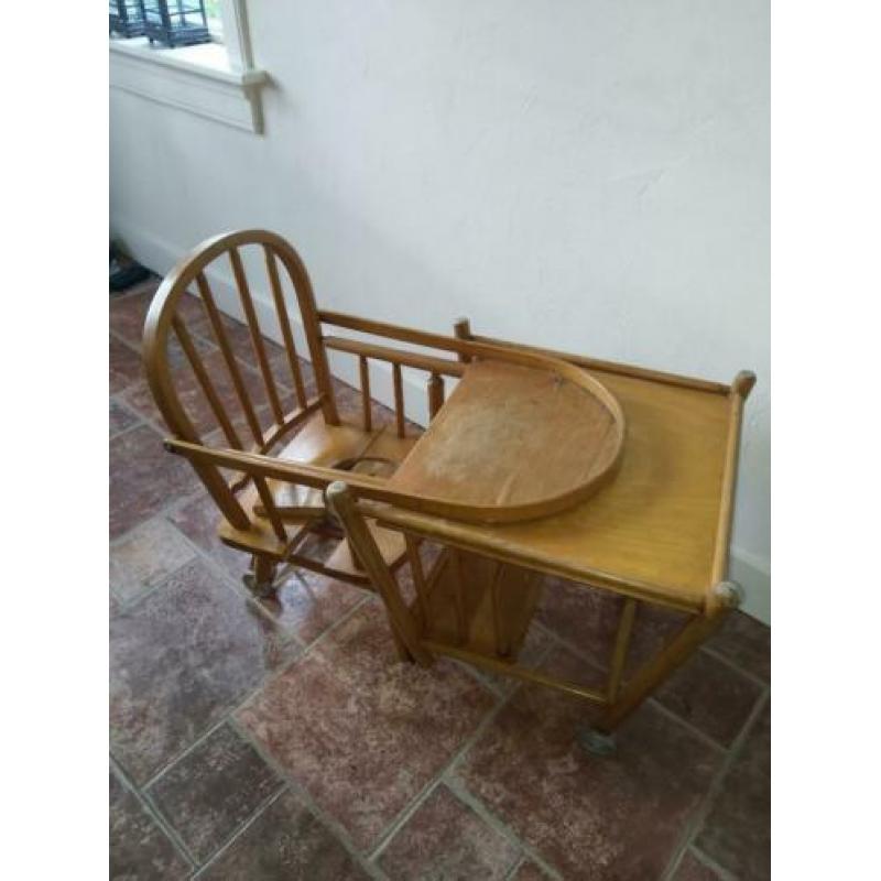 Kinderstoel antiek