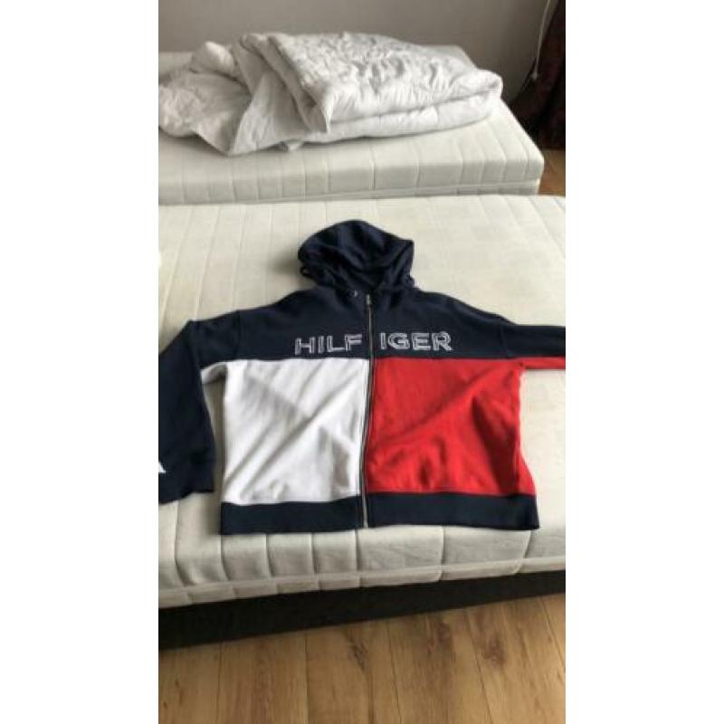 Tommy vest 1 x gedragen maar toch net te klein