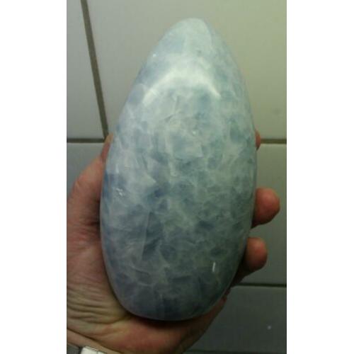 Gaaf en plm 1,2 kilo zwaar, Sculptuur uit mooi BLAUW CALCIET