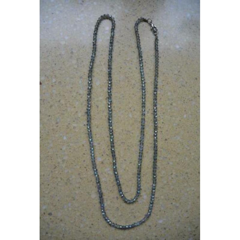 ketting bestaande uit 2 bruinleren + 1 zilverkleurig ketting