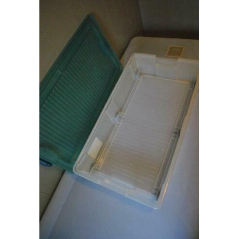 Kledingboxen (2 stuks, voor 5 euro per stuk)