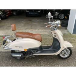 Retro scooter (snor) hele nette staat nog maar 133km
