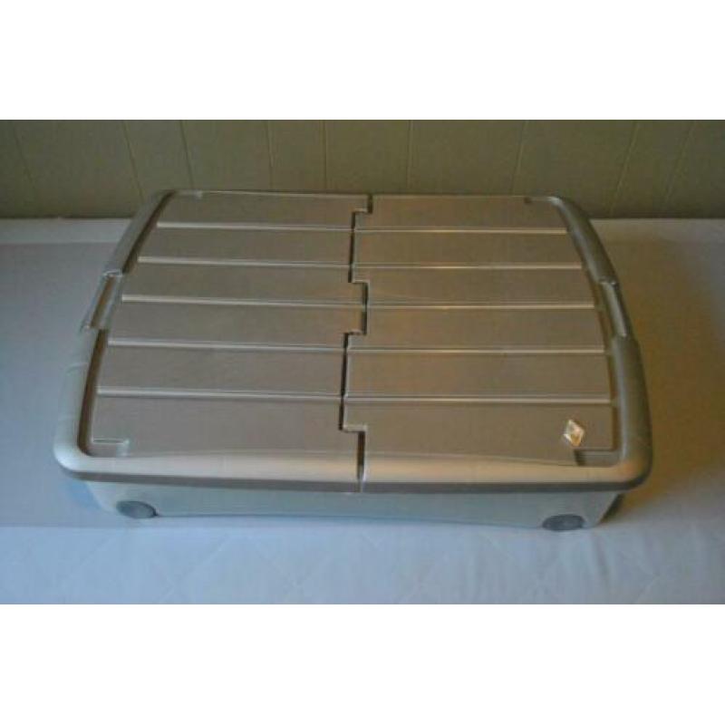 Kledingboxen (2 stuks, voor 5 euro per stuk)