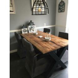 4 mooie eetkamer stoelen