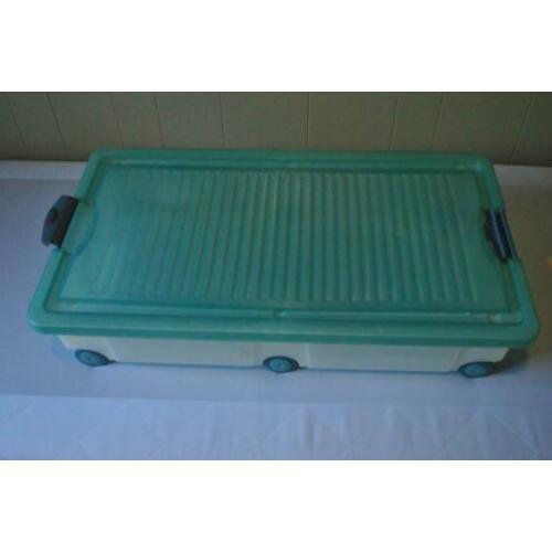 Kledingboxen (2 stuks, voor 5 euro per stuk)