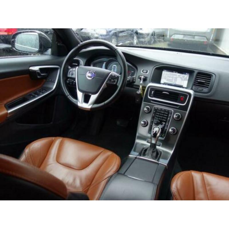 Volvo V60 2.4 D6 215pk *Incl* AWD Adapt.Cruise Nav Xen Leer+