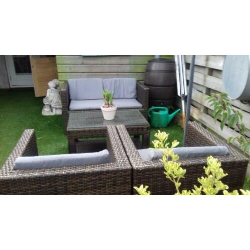 Wickerset 2-zitsbank, 2 stoelen en een tafel