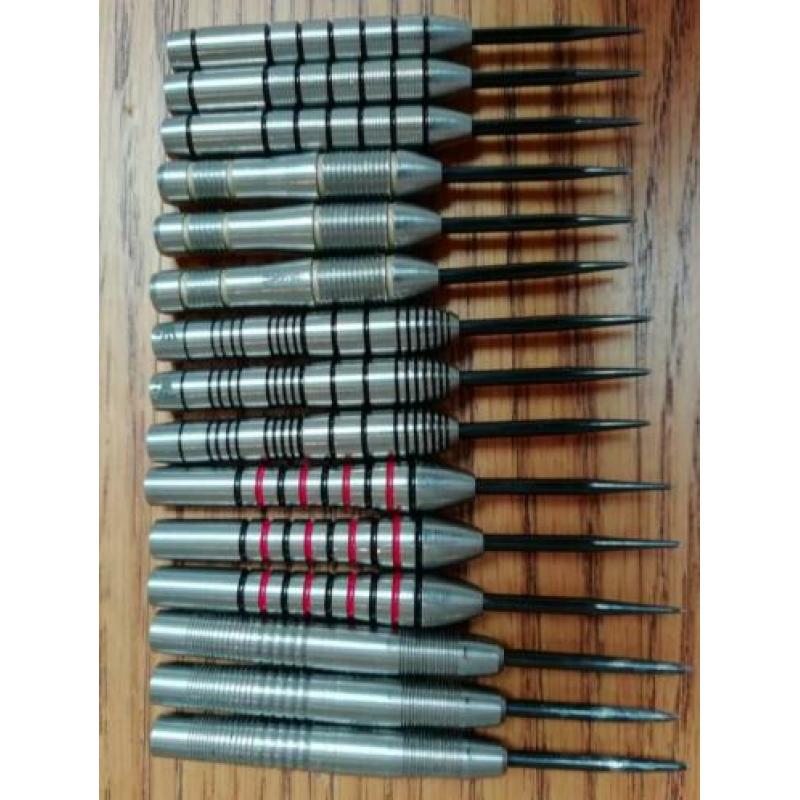 10 setjes darts o.a. Whitlock, Priestley en Retina