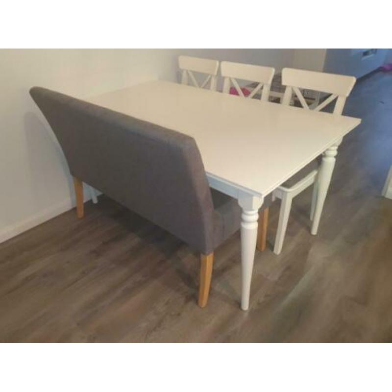 Mooie eettafel met stoelen en bankje zgan
