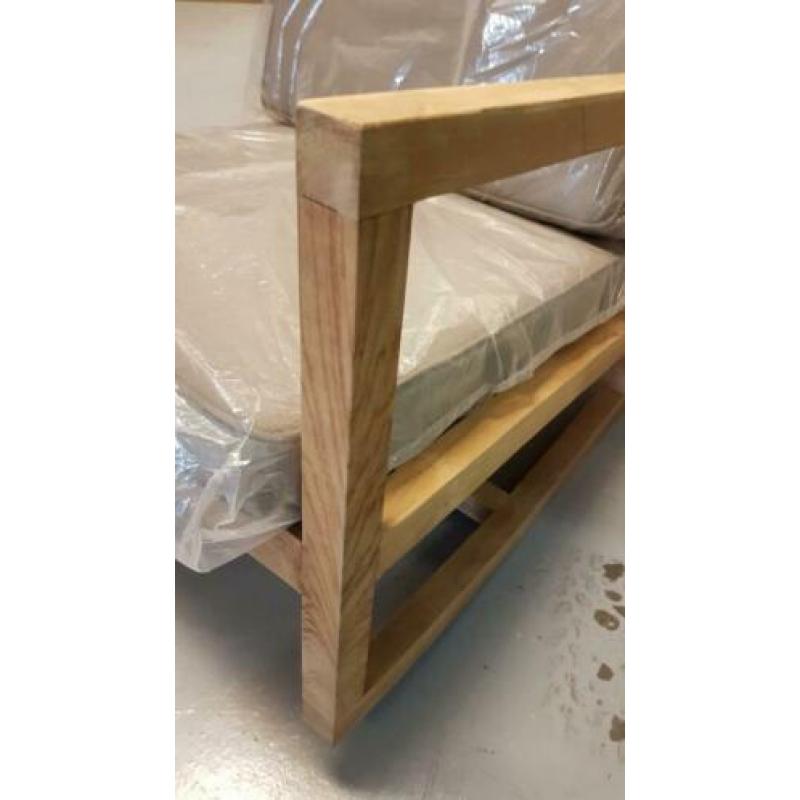 Nieuwe teakhouten schommelstoel met kussens
