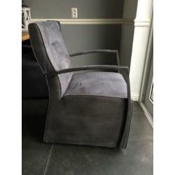 4 mooie eetkamer stoelen