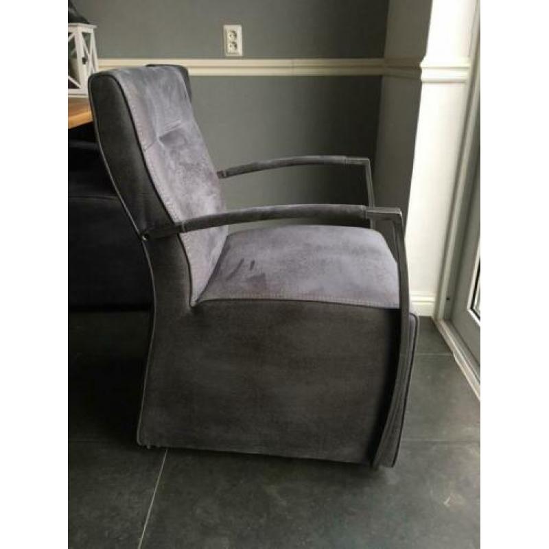 4 mooie eetkamer stoelen