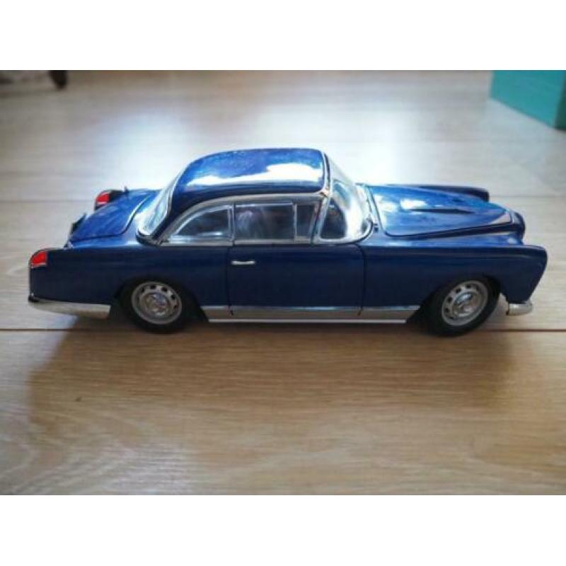 Sun Star Facel Vega HK500 schaal 1/18
