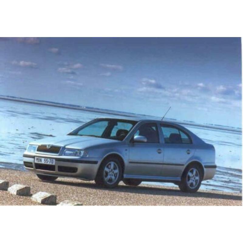 autofolder persfoto's Skoda Octavia, 2000
