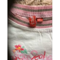 Te koop: wit shirtje voor een meisje maat 104/110