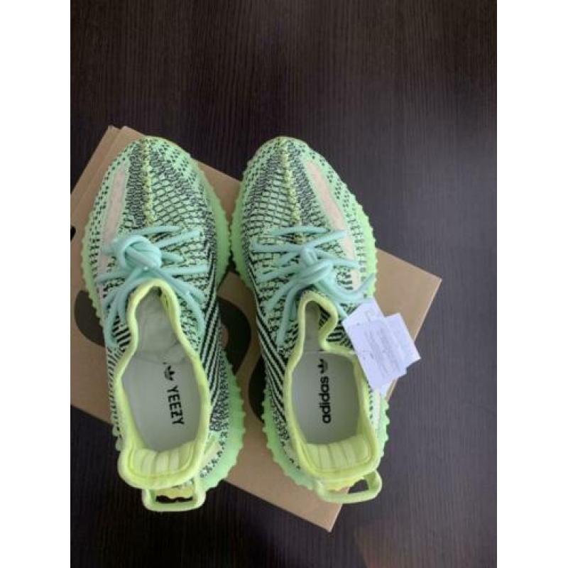 Yeezy boost 350 V2 yeezreel 38
