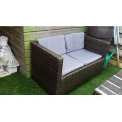 Wickerset 2-zitsbank, 2 stoelen en een tafel
