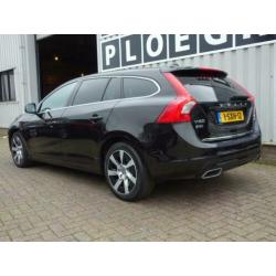 Volvo V60 2.4 D6 215pk *Incl* AWD Adapt.Cruise Nav Xen Leer+