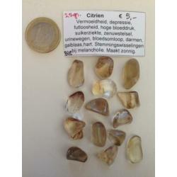 25 en 50 gram edelstenen o.a. Chalsedoon en Citrien