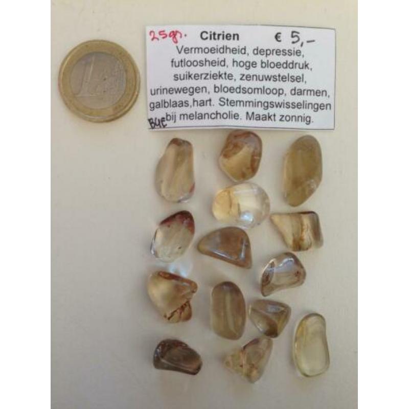 25 en 50 gram edelstenen o.a. Chalsedoon en Citrien