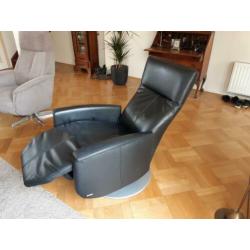 prominent relax stoel , zwart leren bekleding