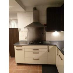 Keuken incl. apparatuur (excl. koelkast)