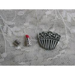 Miniatuur lippenstift & haarkam