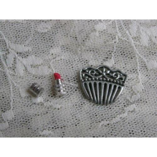 Miniatuur lippenstift & haarkam