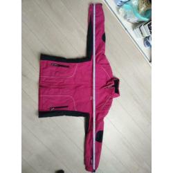 inq jas, windproof and breathable. veel vakjes, incl skipas,