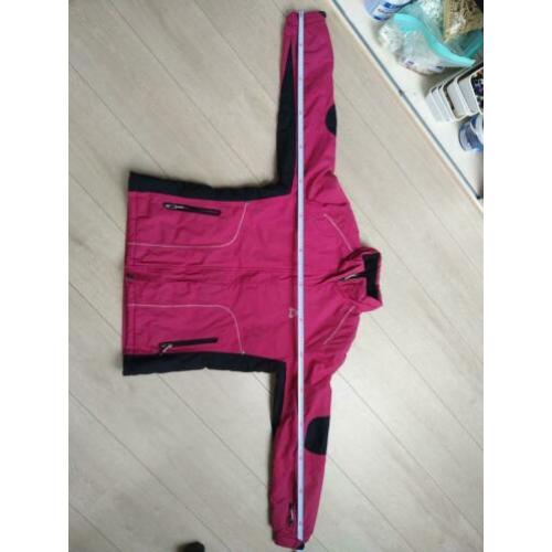 inq jas, windproof and breathable. veel vakjes, incl skipas,