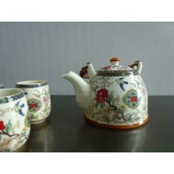Japanse of Chinese theepot met 6 kommen, gemerkt
