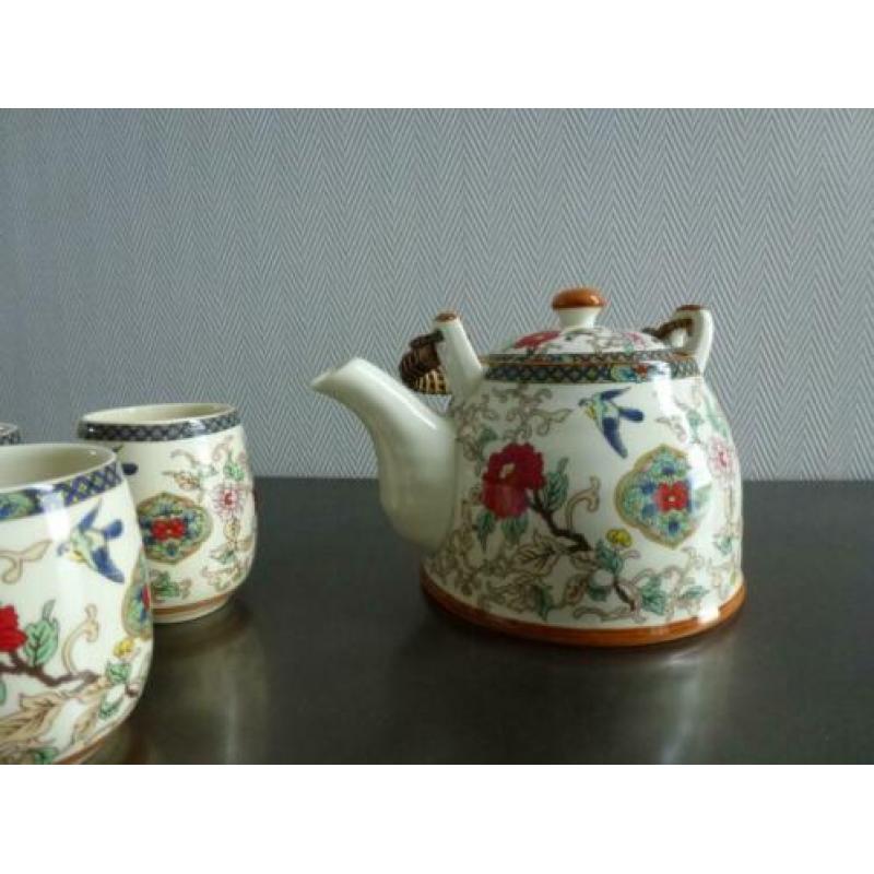 Japanse of Chinese theepot met 6 kommen, gemerkt
