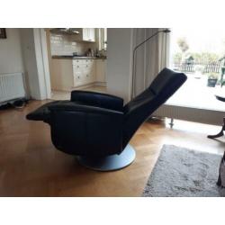 prominent relax stoel , zwart leren bekleding