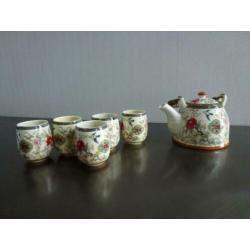Japanse of Chinese theepot met 6 kommen, gemerkt