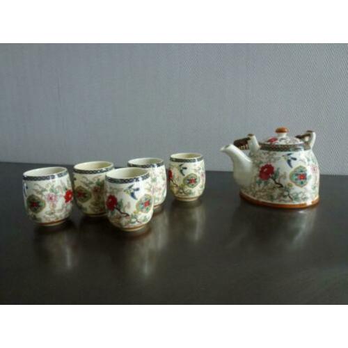 Japanse of Chinese theepot met 6 kommen, gemerkt