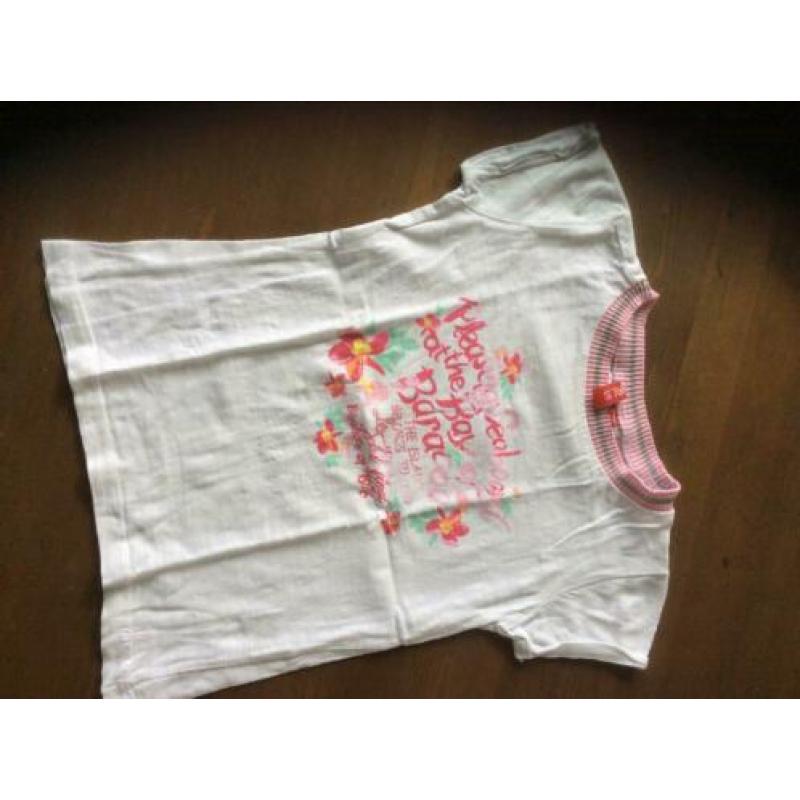 Te koop: wit shirtje voor een meisje maat 104/110