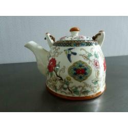 Japanse of Chinese theepot met 6 kommen, gemerkt