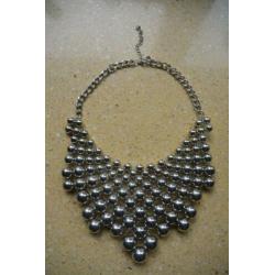 ketting bestaande uit 2 bruinleren + 1 zilverkleurig ketting