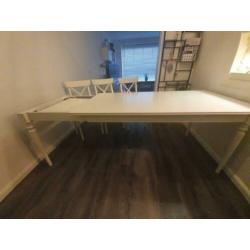Mooie eettafel met stoelen en bankje zgan