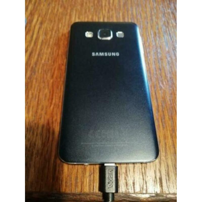 2 Samsung Galaxy A3-2015 + 2016 Zonder Schermen (Werkend)