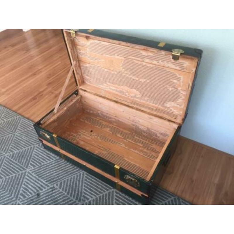 Oude kist. Salontafel