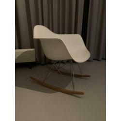 Schommelstoel Eames replica RAR