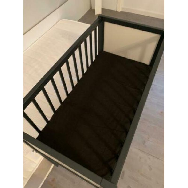 Babywiegje Bebies first incl matrasje