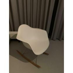 Schommelstoel Eames replica RAR
