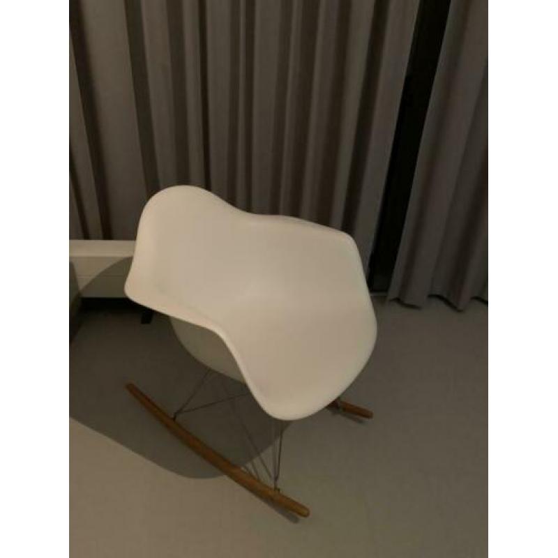 Schommelstoel Eames replica RAR