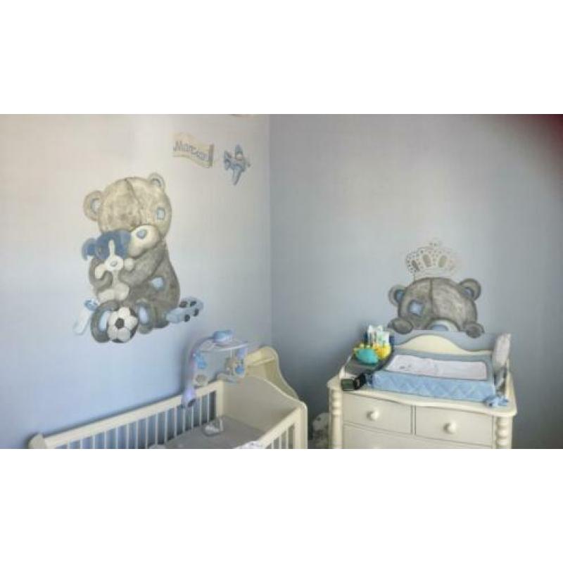 Babykamer Ledikant commode kledingkast muurplank baby's only