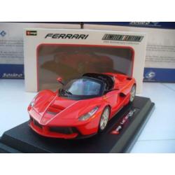Bburago 1/24 Ferrari LaFerrari Aperta Rood