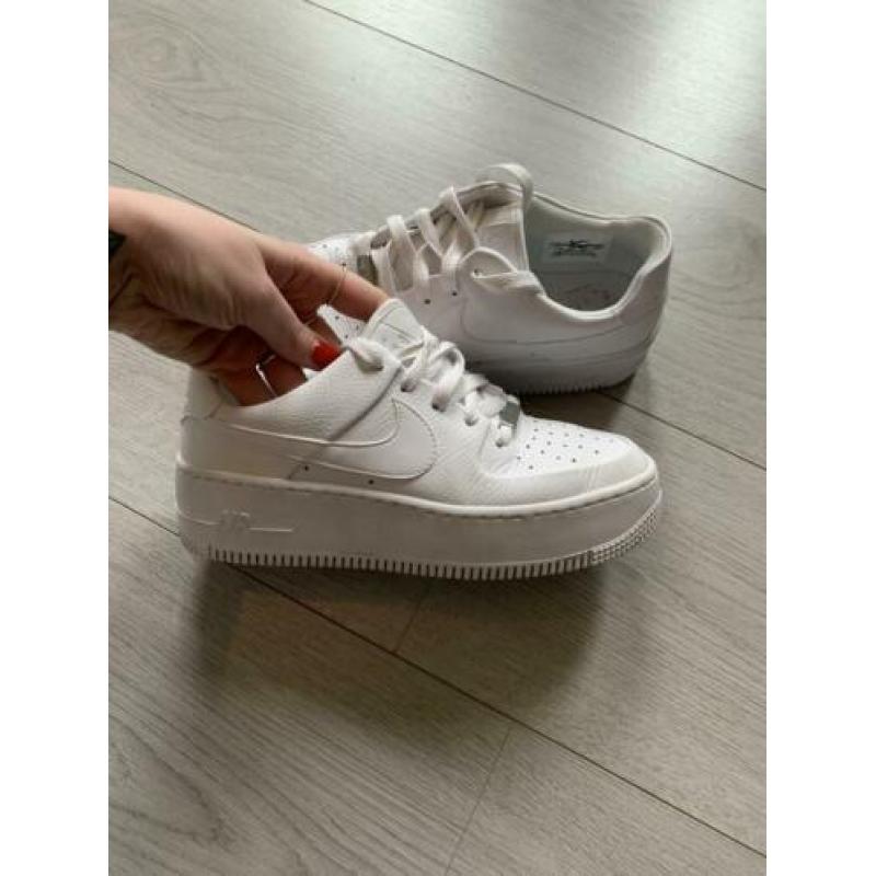 Nike Air Force 1 sage low