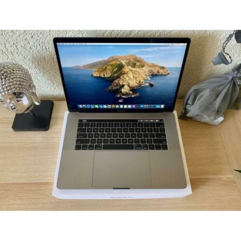Macbook Pro 15" TouchBar 2017 2.9 I7 16GB+1TB SSD 5 Cycli